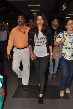Priyanka Chopra return from Dubai after performing at Ahlan Bollywood show in Airport, Mumbai on 3rd Dec 2012 (41).JPG